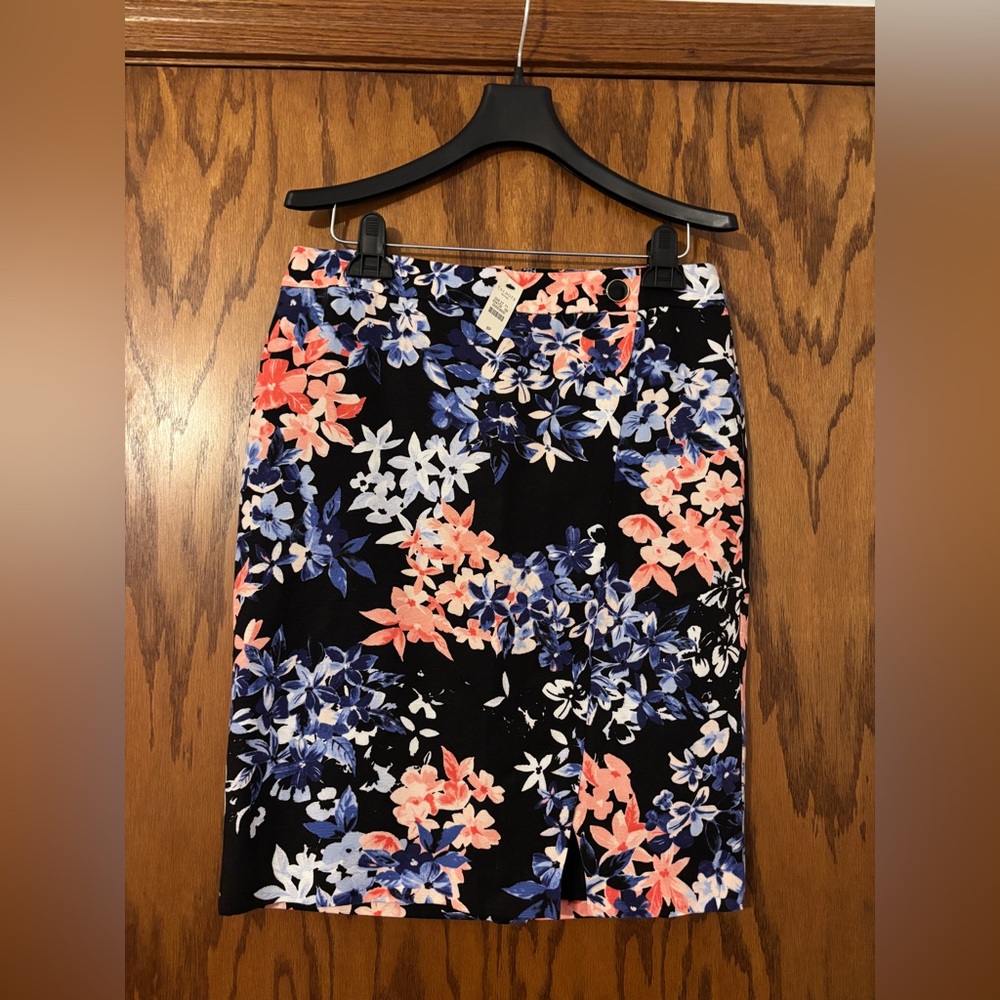 SALE!! NWT Talbots Size 8P Faux Wrap Pencil Skirt w/Black, Coral & Blue Flowers.